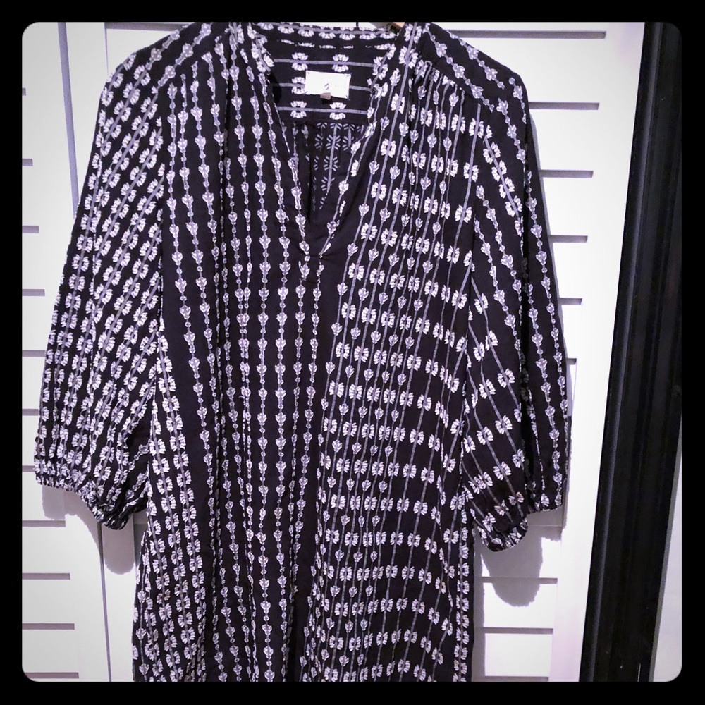 Black and white quarter length sleeve midi dress